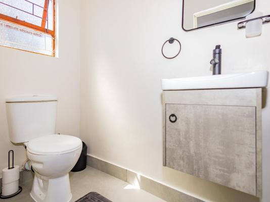 Room image 1