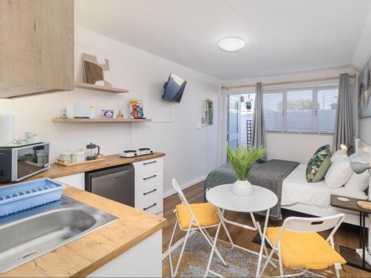 Hideaway Self-Catering Studio - 242220