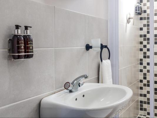 Hideaway Self-Catering Studio - 242222