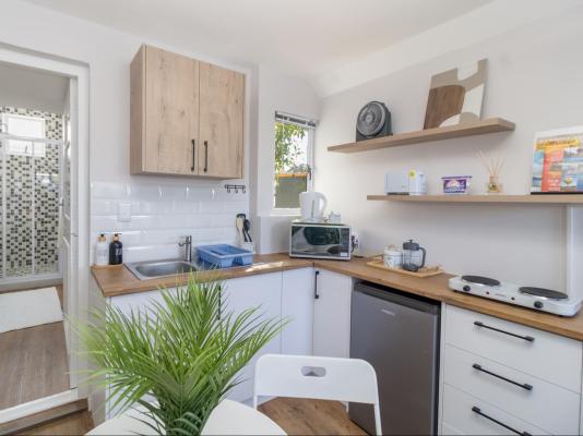 Hideaway Self-Catering Studio - 242223