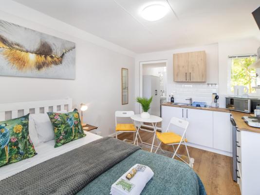 Hideaway Self-Catering Studio - 242228