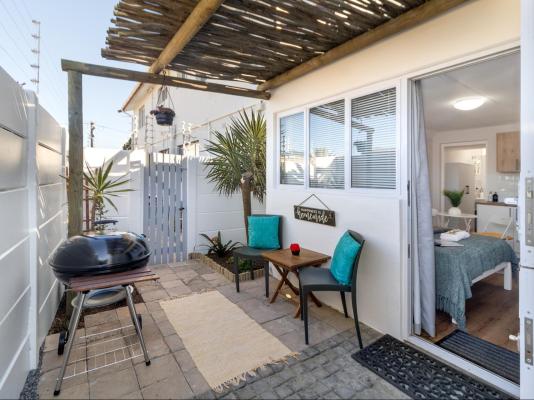 Hideaway Self-Catering Studio - 242229