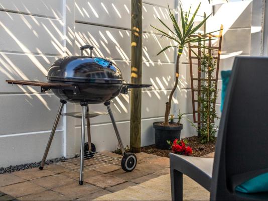 Hideaway Self-Catering Studio - 242230