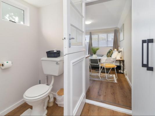 Hideaway Self-Catering Studio - 242235