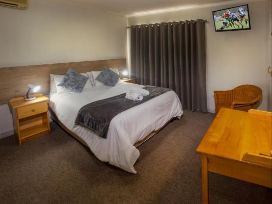 Bishops Lodge & Whaler's Inn - 242461