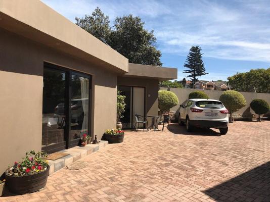 Lalapanzi Guest Lodge P.E - 242480