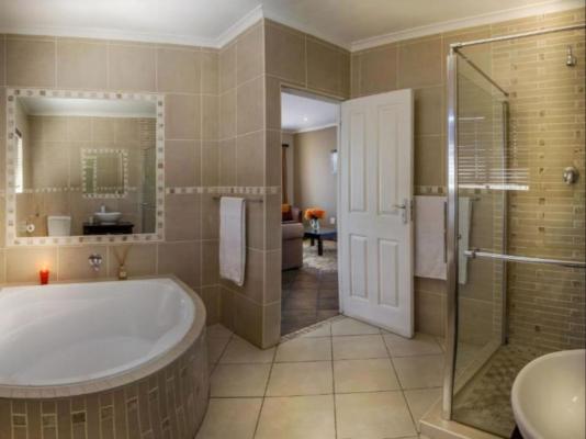 Lalapanzi Guest Lodge P.E - 242498