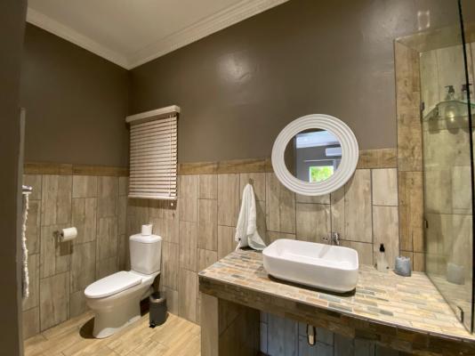 CrayFish Creek Guest House - 242627