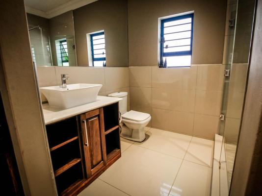 Potch Manor Guest House - 242703