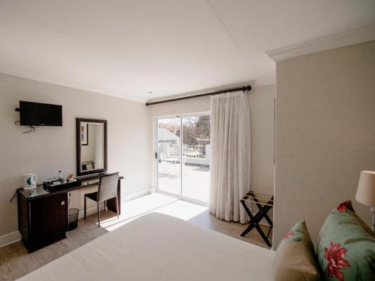 Bateleur Guesthouse - 242994