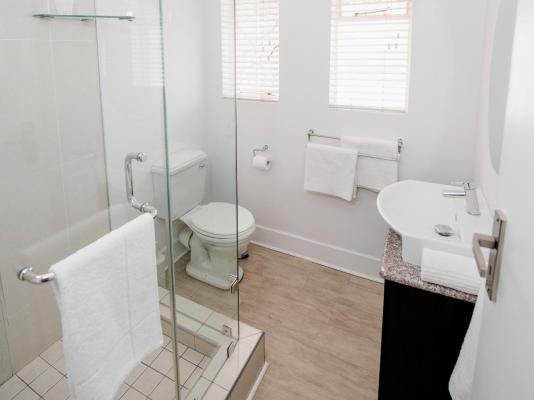 Bateleur Guesthouse - 242998