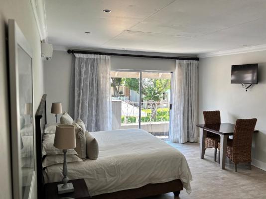 Bateleur Guesthouse - 242999