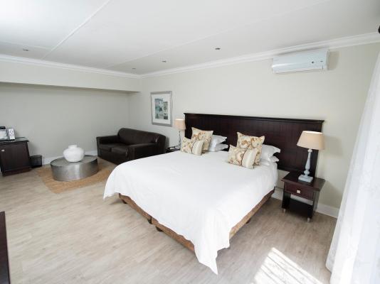 Bateleur Guesthouse - 243000