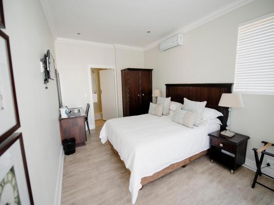 Bateleur Guesthouse - 243002