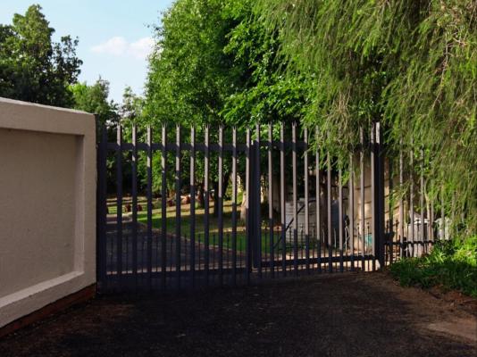 The Nugget Guest Lodge - 243133