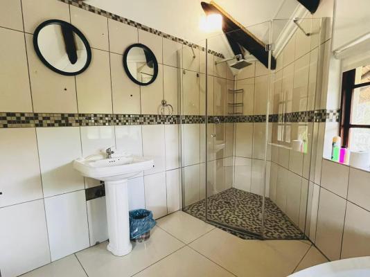 Nkhangfi Home - 243304