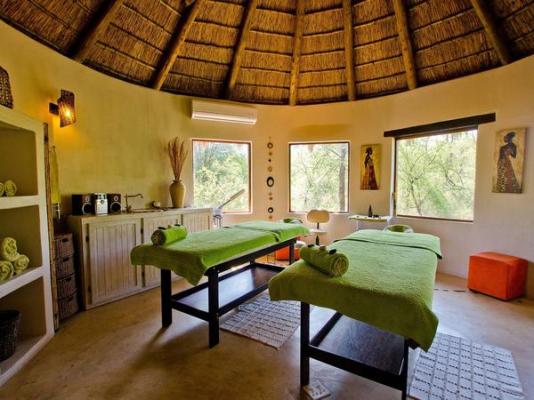 Tau Game Lodge - 243670