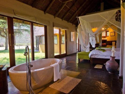 Tau Game Lodge - 243707