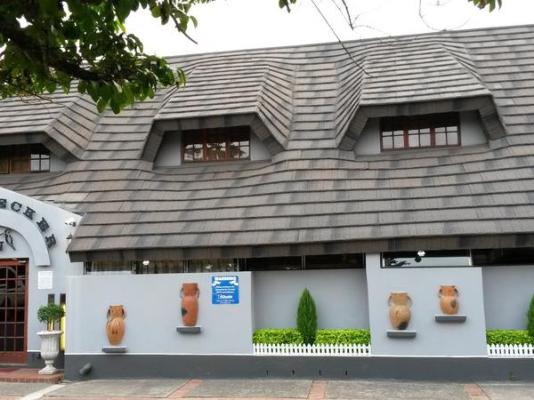 Woodpecker Inn - 243755