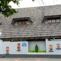 Woodpecker Inn - 243755