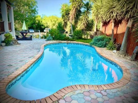 Karoo Life Bed & Breakfast - 244102