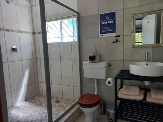 Karoo Life Bed & Breakfast - 244111