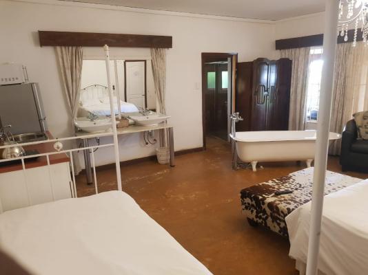 Mulberry Lane Suites & Tsanana Log Cabins - 244203