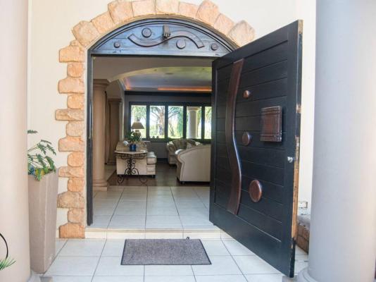 Palms On Byrne - 244774