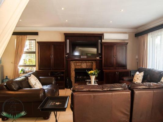 Palms On Byrne - 244780