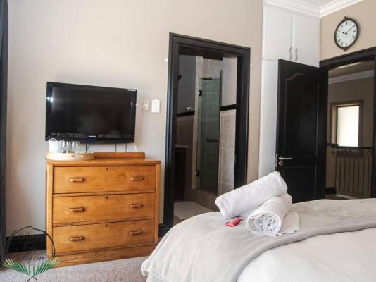 Palms On Byrne - 244797