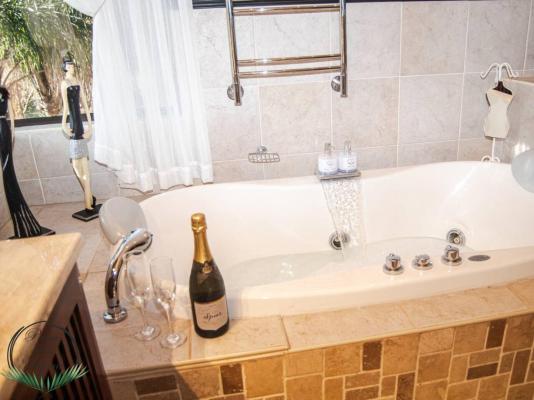 Palms On Byrne - 244799