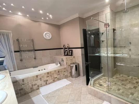 Palms On Byrne - 244800