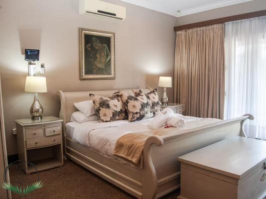 Palms On Byrne - 244802