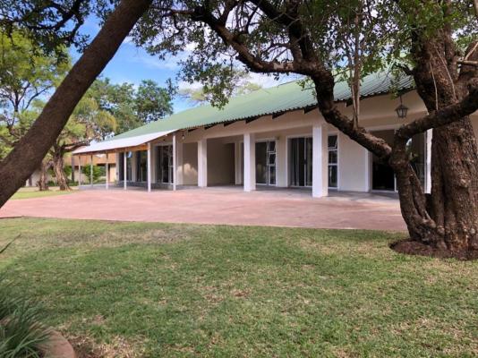 Tshikwalo Guest House - 245207