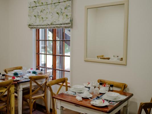 Aan de Oever Guest House - 246424