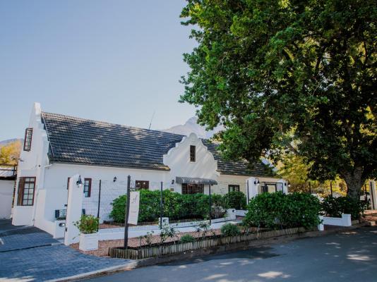 Aan de Oever Guest House - 246443