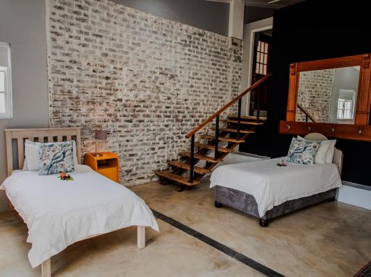 Aan de Oever Guest House - 246447