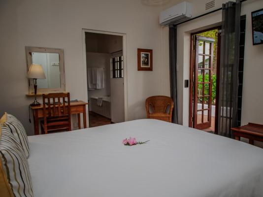 Aan de Oever Guest House - 246460