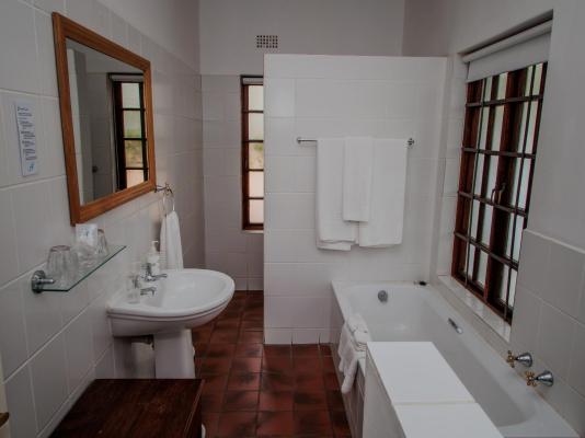 Aan de Oever Guest House - 246461