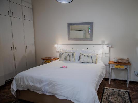 Aan de Oever Guest House - 246462