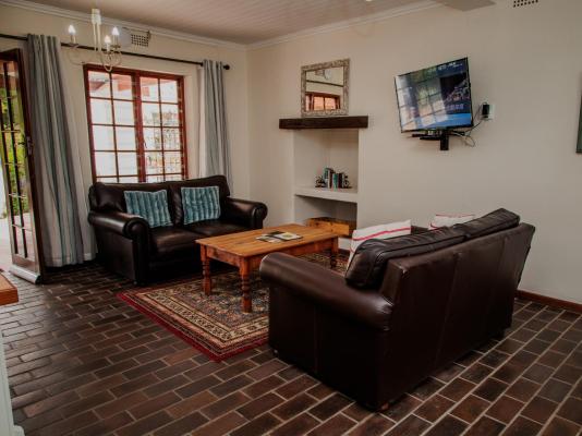 Aan de Oever Guest House - 246474