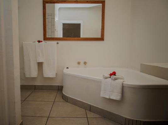 Aan de Oever Guest House - 246483