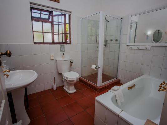 Aan de Oever Guest House - 246492