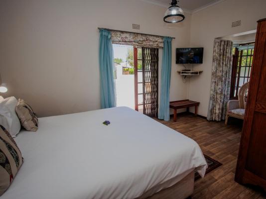 Aan de Oever Guest House - 246493