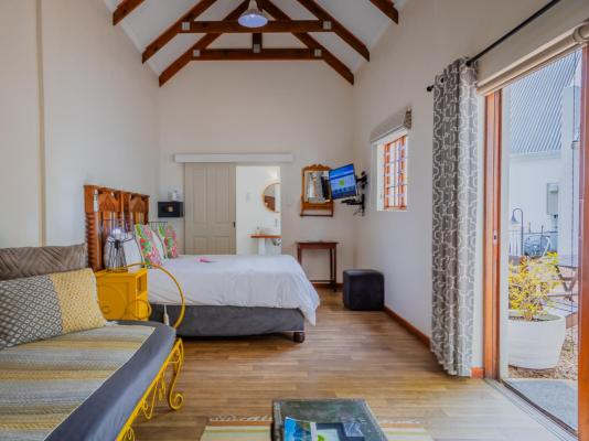 Aan de Oever Guest House - 246499