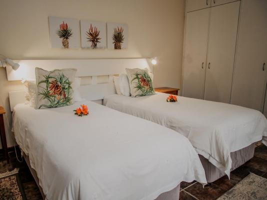 Aan de Oever Guest House - 246502