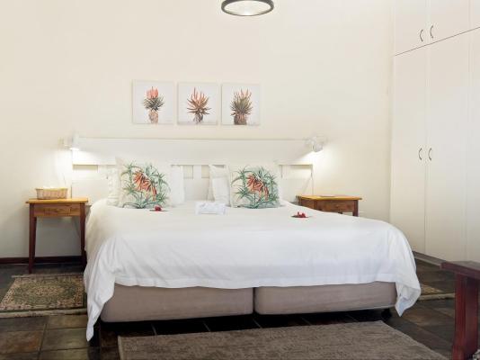 Aan de Oever Guest House - 246506