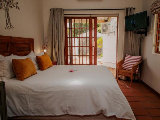 Aan de Oever Guest House - 246516