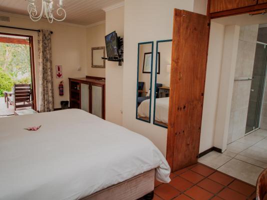 Aan de Oever Guest House - 246522