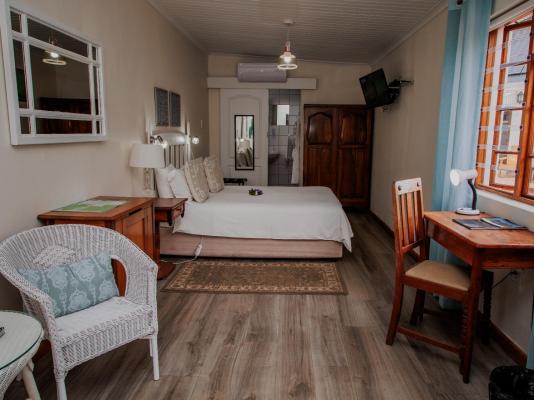 Aan de Oever Guest House - 246528